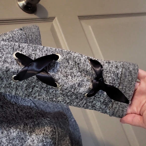 Hooded Sweater - Picture 2 of 4